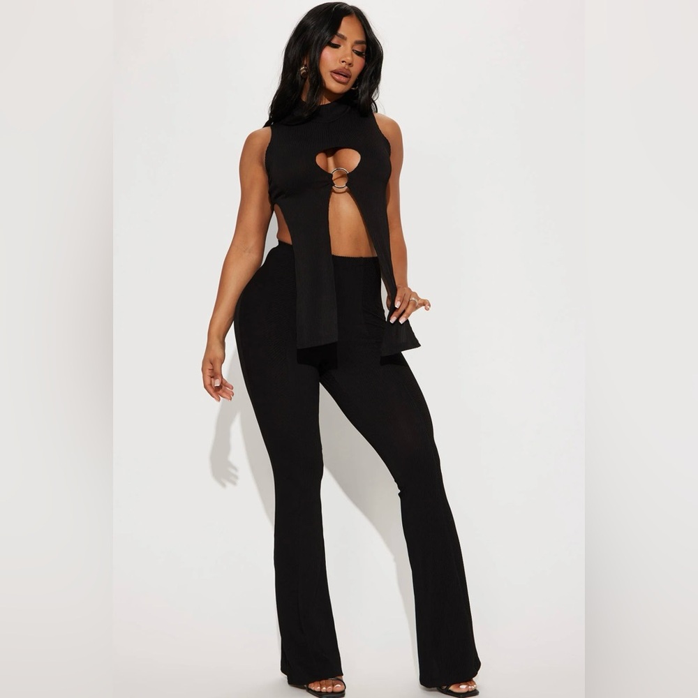 Fashion Nova- Size L- in black